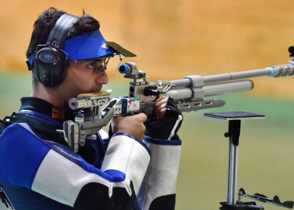 Beijing Olympics champion Abhinav Bindra produced some excellent shooting to clinch the gold while London Games bronze medallist Gagan Narang failed to finish on the podium in the men's 10m Air Rifle event of the Asian Air Gun Championships. Narang, who won a bronze in the same event in 2012 London Olympics, finished fourth with a score of 164.5 while another Indian, Chain Singh was two places below at seventh after notching up 122.7.