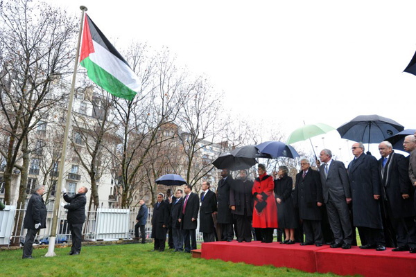 The Palestinian flag has been raised for the first time at United Nations headquarters in New York. The ceremony was attended by the President of the Palestinian Authority Mahmoud Abbas.The UN General Assembly passed a motion earlier this month to raise the Palestinian and Vatican flags. Israel voted against the motion, along with the United States and six other countries. Forty-five countries also abstained.In 2012, the UN General Assembly voted to upgrade the status of the Palestinians to that of a "non-member observer state" - the same position that the Vatican holds.