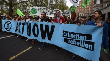 Climate change: UK government to commit to 2050 target