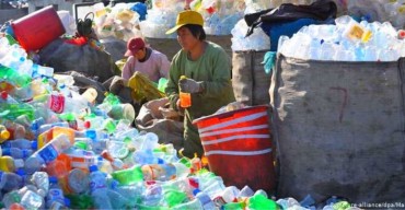 China to ban plastic bags and other items
