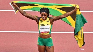 The first woman in history to win 100m, 200m golds in 2 consecutive Olympics